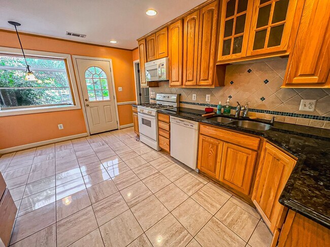 Foto del edificio - Cheerful 2 Bedroom 2 Bathroom with Spaciou...