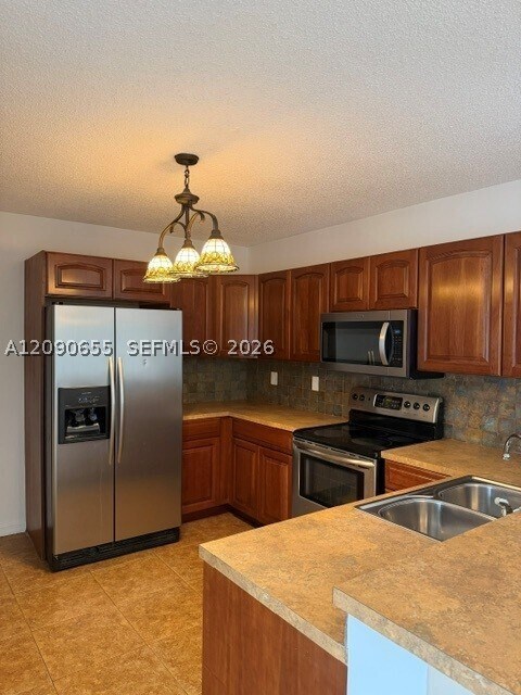Foto del edificio - 5821 Riverside Dr