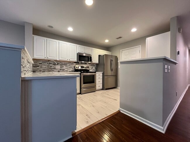 Building Photo - 11146 Saintsbury Pl