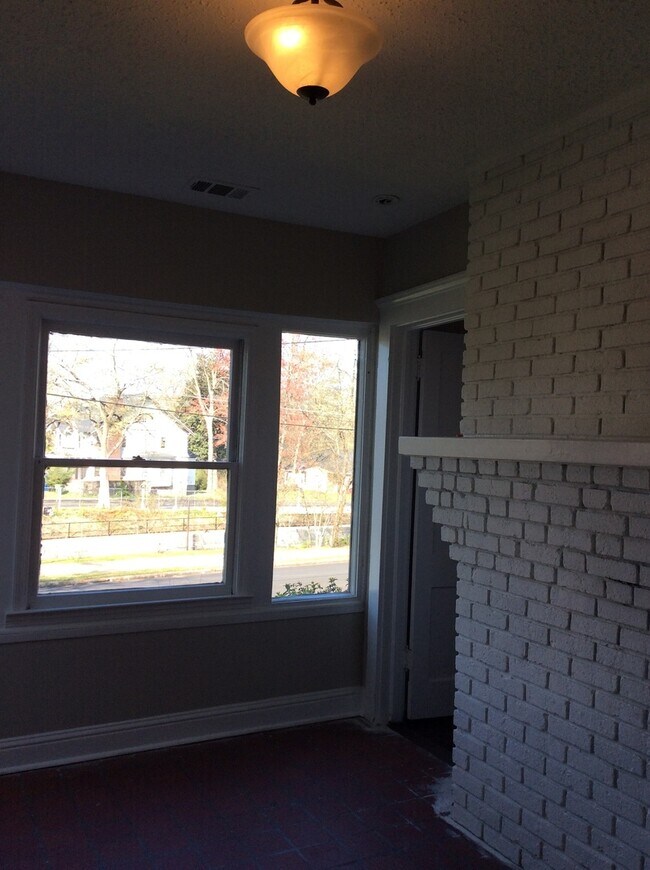 Building Photo - MUST SEE INSIDE! Beautifully renovated 2 b...