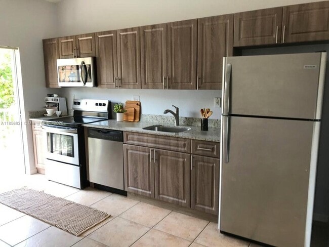 Foto del edificio - 6972 NW 179th St