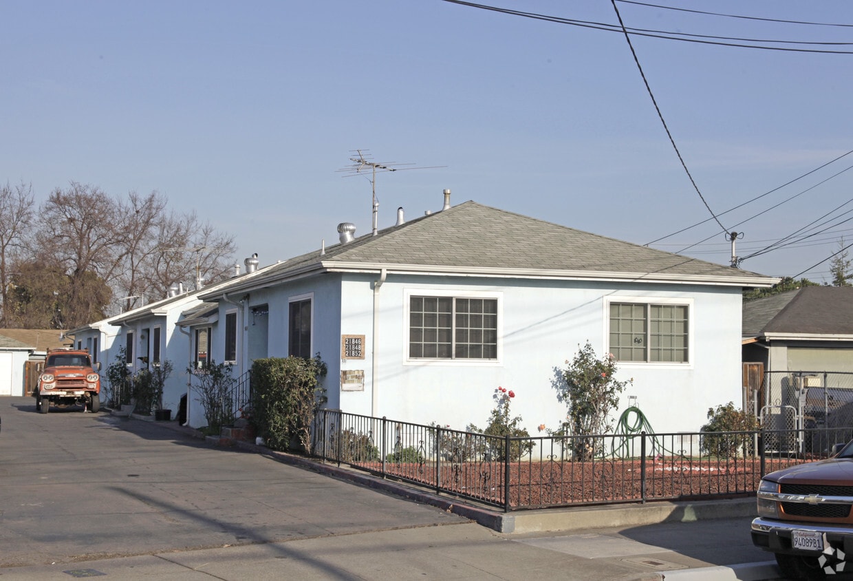 Building Photo - 21836-21852 Meekland Ave
