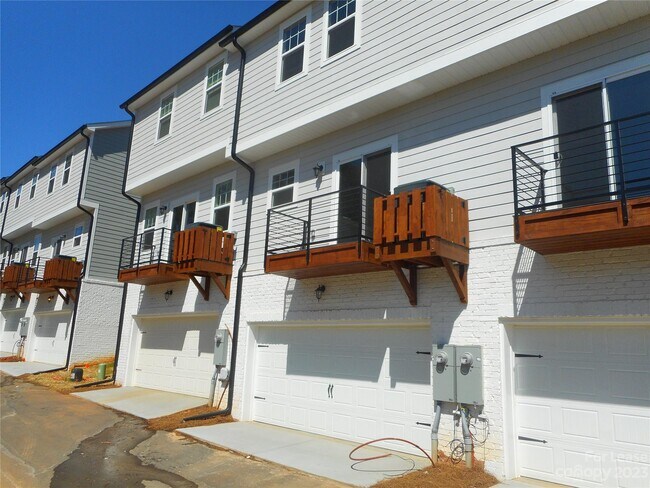 Building Photo - 5016 Belmont Xing Dr