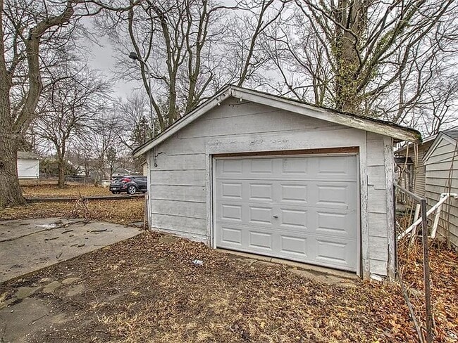 Building Photo - 1163 N Hill Ave