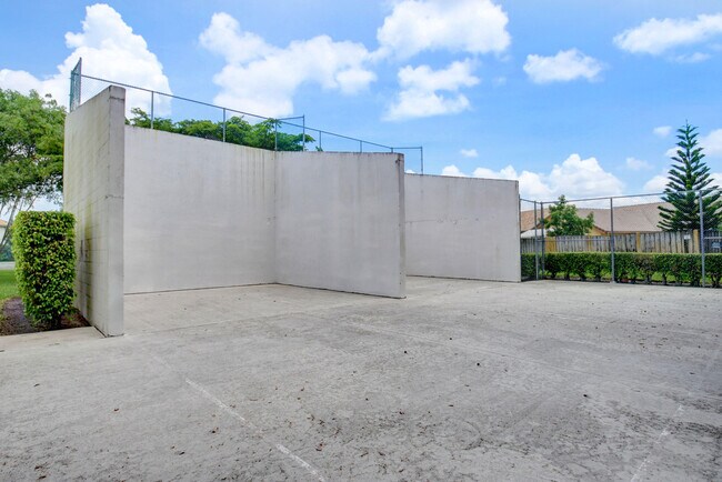 Building Photo - 9637 El Clair Ranch Rd