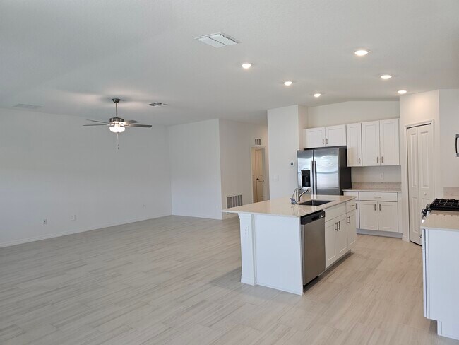 Building Photo - 34921 Rainville Lp