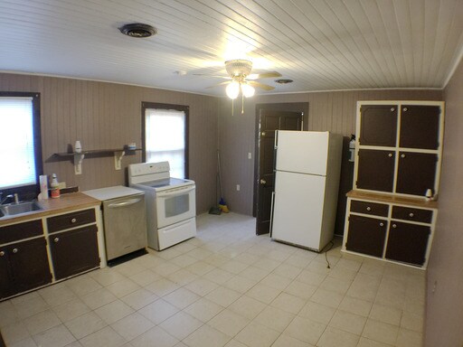 Foto del edificio - 2614 Broadway Lake Rd