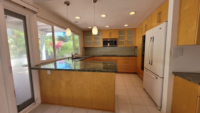 Foto del edificio - Beautifull 4 Bed 2 Bath In UTC Area