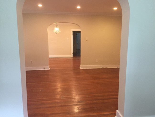 Foto del edificio - 2528 Beechwood Blvd