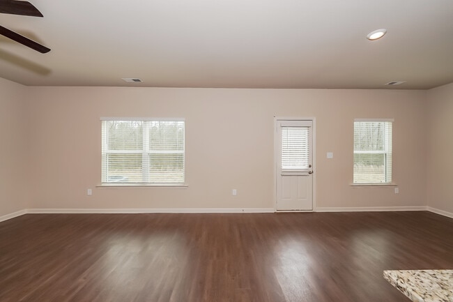 Building Photo - 580 Clover Cir