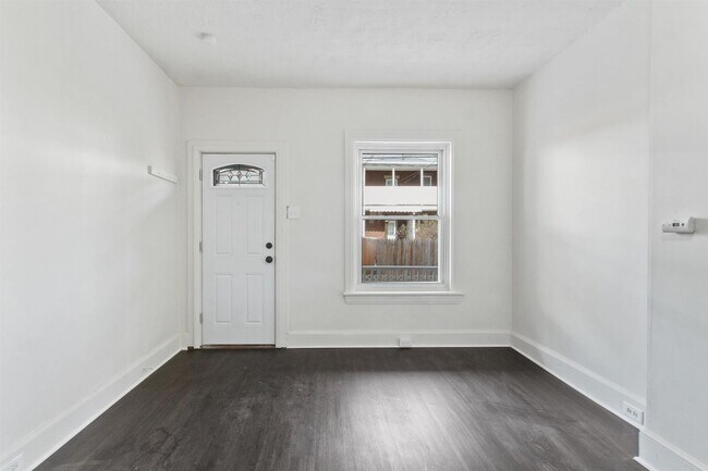 Foto del edificio - Bright 2 Bedroom, 1.5 Bath Home in Allison Hill!