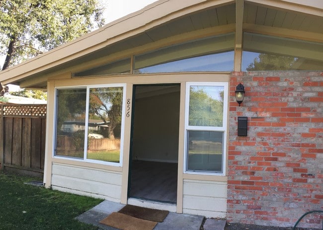 Building Photo - 856 Lakemuir Dr