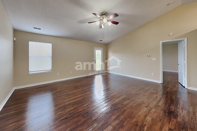 Foto del edificio - 2265 Lakecrest Dr