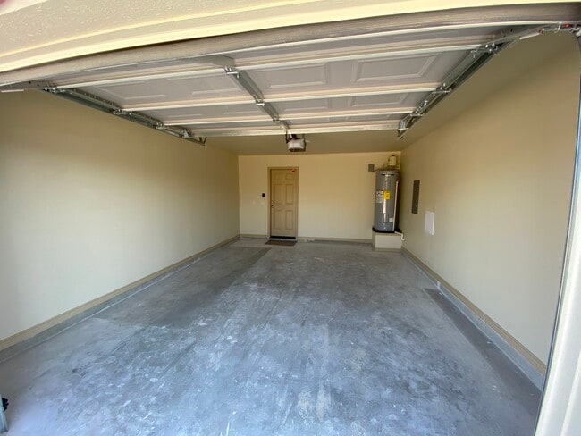 Building Photo - 2304 Sailing Way N