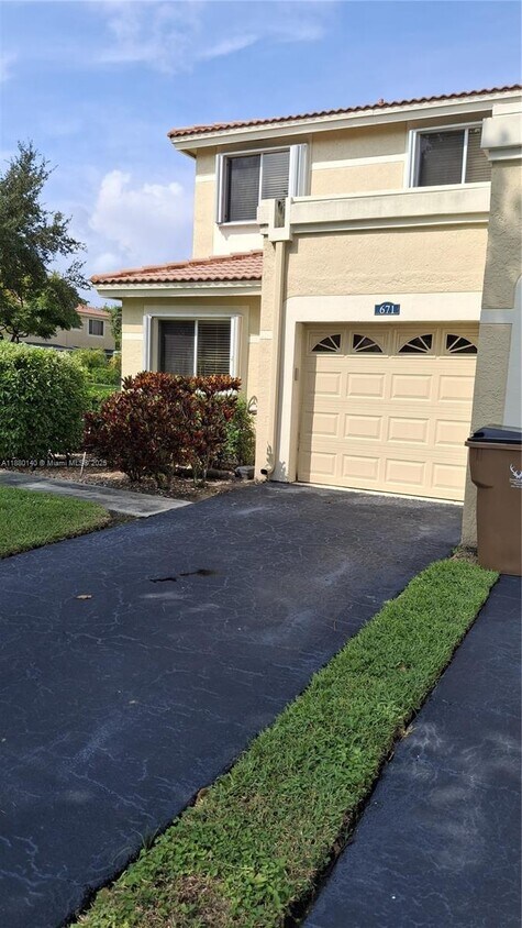 Foto principal - 671 Deer Creek Corona Way
