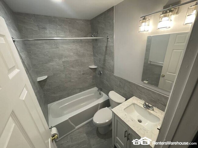 Building Photo - 1201 E 43rd St