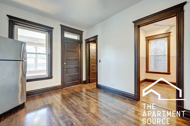 Building Photo - 2330 N Hamlin Ave
