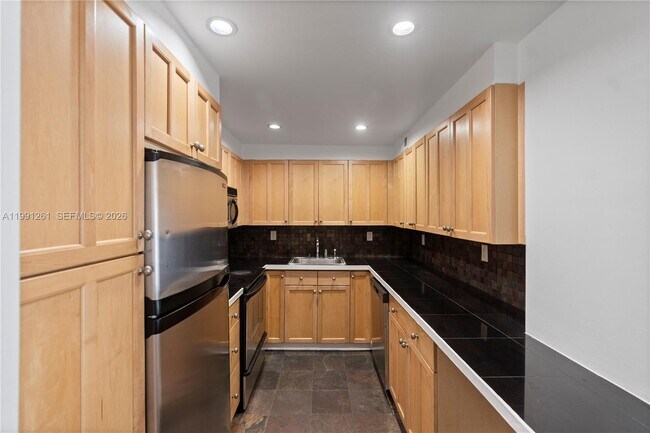 Foto del edificio - 145 SE 25th Rd