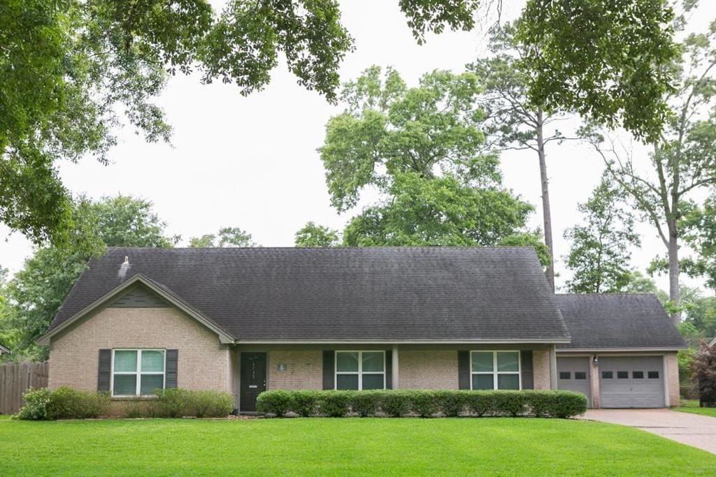1735 Karen Ln, Beaumont, TX 77706 House for Rent in Beaumont, TX
