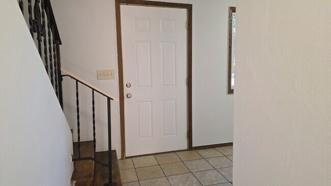 Foto del edificio - "3-Bed Townhouse with 1.5 Baths in Appleton!