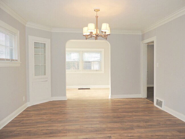 Foto del edificio - Renovated 3 Bed - 1.5 Bath Colonial for Rent!