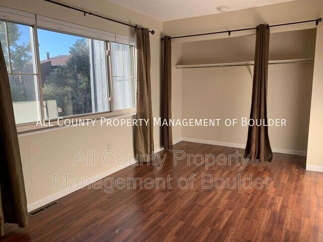 Building Photo - 800 W Moorhead Cir