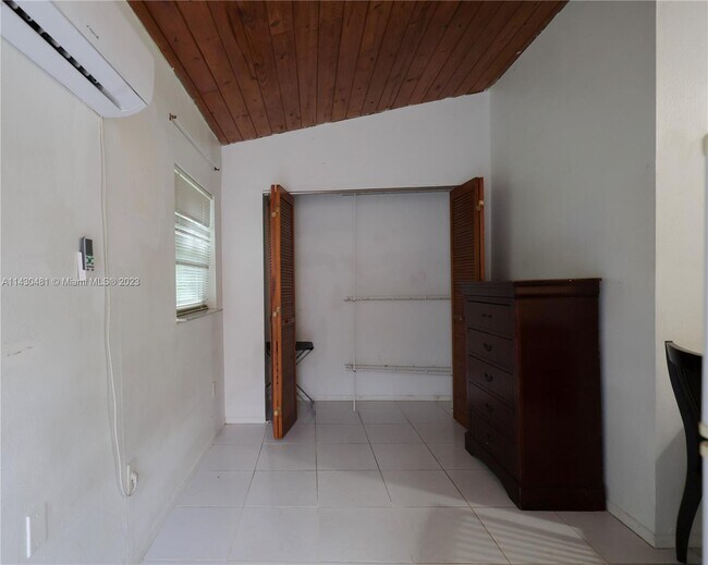 320 SW 30th Ct, Miami, FL 33135 House Rental in Miami, FL