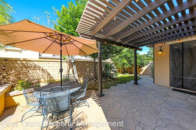 Building Photo - 3 br, 2.5 bath House - 58 Clover