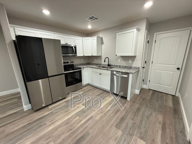 Building Photo - 113 W Lewis St