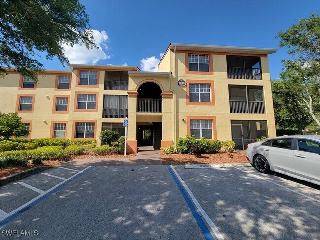 Foto del edificio - 7950 Preserve Cir