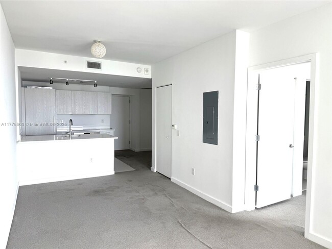 Foto del edificio - 501 NE 31st St