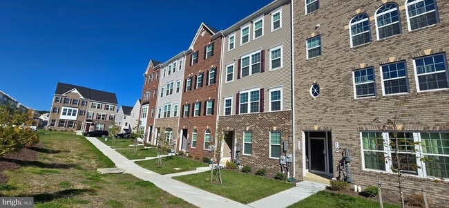 Photo - 5426 Greenpoint Ln Townhome