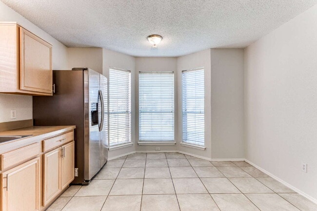 Foto del edificio - Adorable 3-Bed with Open Floor Plan & Dream Backyard