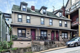 Building Photo - 162-166 E Sycamore St