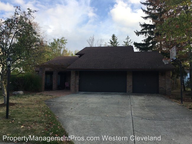 Building Photo - 16835 Willow Wood Dr