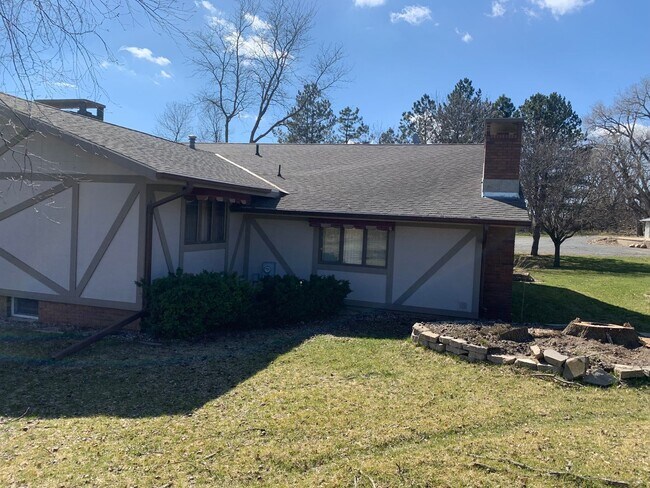 Foto del edificio - Looking for country living? Check out this...