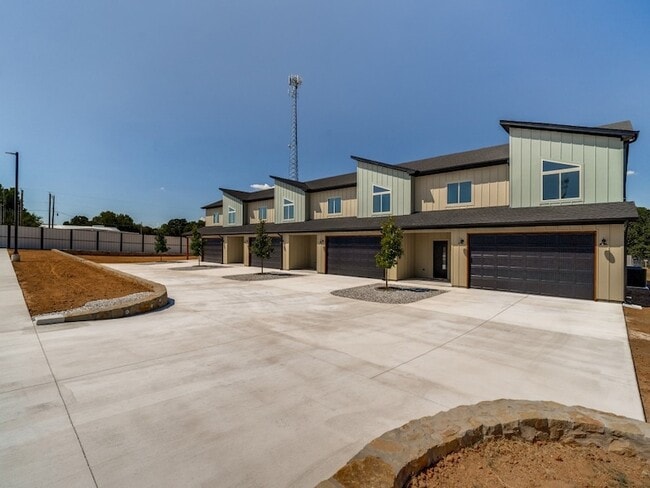 Building Photo - 1001 Agua Escondida Ct