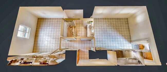 Building Photo - 2 BEDROOM 1 1/2 BATH TOWN HOME