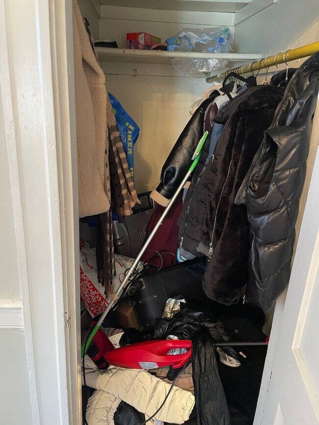 Building Photo - Available now - No Broker fee - Allston 2 bed