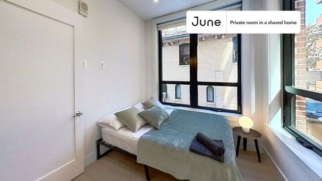 Room in Shared 4 bed/2 bath home - Room in Shared 4 bed/2 bath home