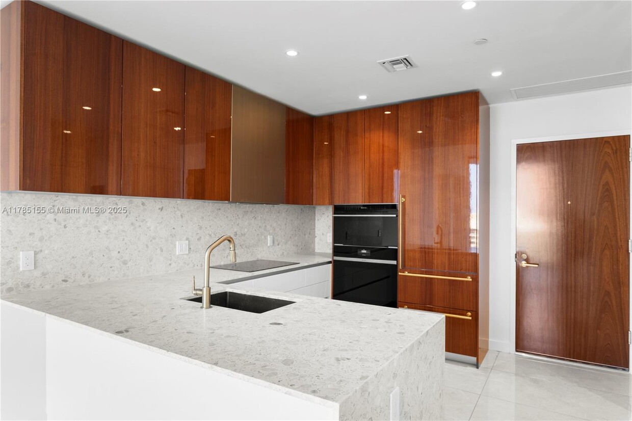 Foto principal - 2678 Tigertail Ave