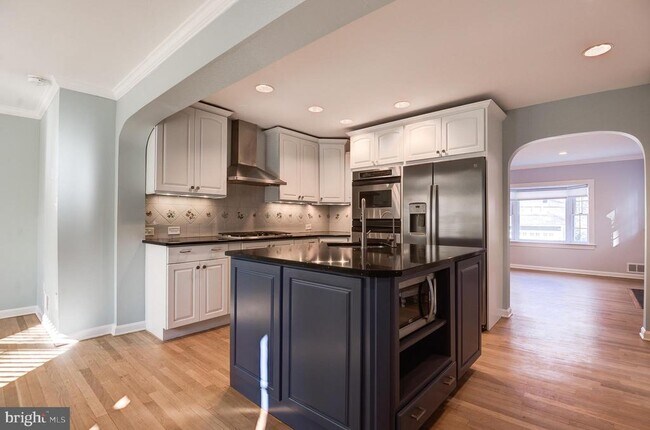 Foto del edificio - 403 W Rosemary Ln