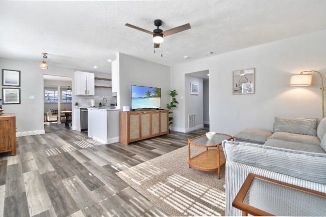 Building Photo - 7335 10th Ave N