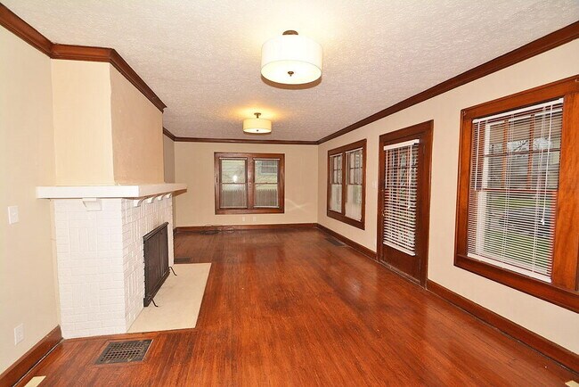 Foto del edificio - 4905 Broadway St