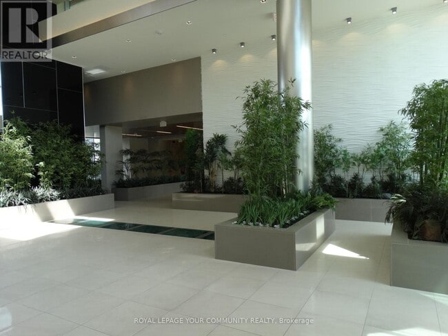 Photo du bâtiment - 9600-9600 Yonge St