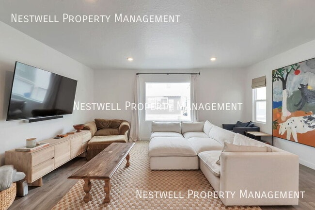 Building Photo - 1123 E Hatch Row