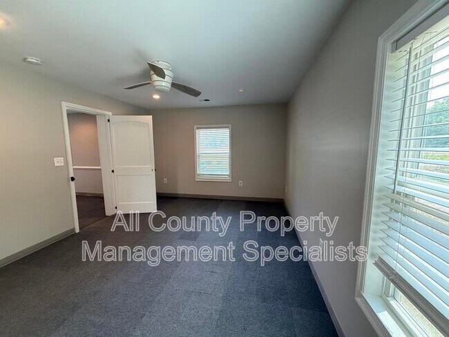 Foto del edificio - 1301 Pineview Dr