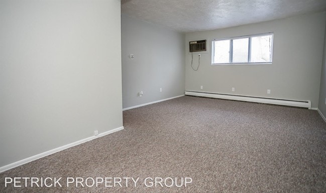 Building Photo - 2 br, 1 bath Apartment - 545 E. Erie Ave