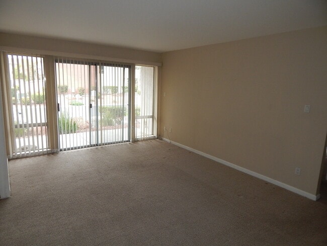 Building Photo - Fabulous 1st Floor Condo with 1 Bedroom, 1...