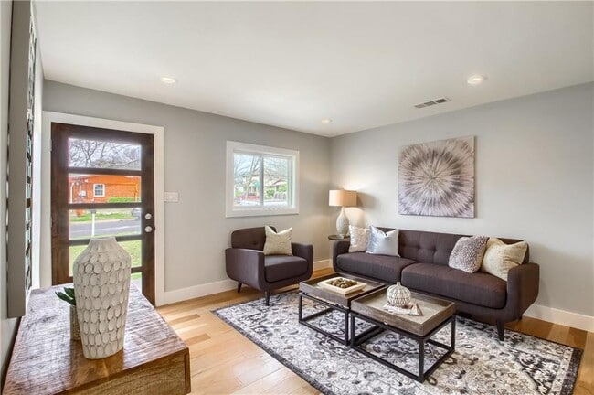 Foto del edificio - 1805 Rhodes Rd